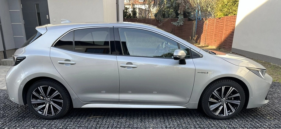 Toyota Corolla cena 79999 przebieg: 45500, rok produkcji 2021 z Ząbki małe 121